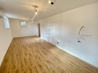 Vác Üzlethelyiség