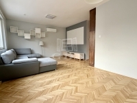 Vác Lakás (téglaépítésű)