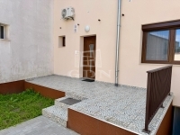 Vác Lakás (téglaépítésű)